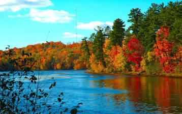 

Красивые обои осень, фото река водоем 1024x768 на рабочий стол скачать бесплатно.

