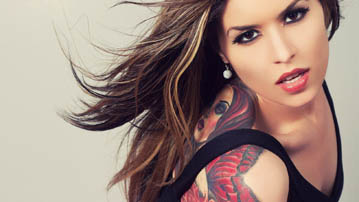

Фото девушка с татуировкой 1366x768

