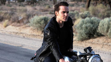 

Фото мужчины, мотоцикл, кожаная куртка

