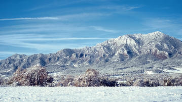 

Картинка зима, фото снежные горы, голубое небо

