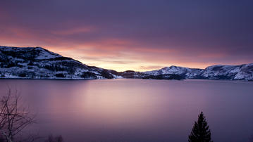 

Обои зима, замершее озеро, фото зимняя природа

