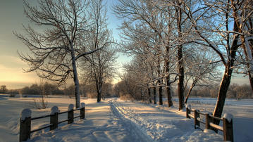 

Фото зима, заснеженная дорога, глубокие сугробы

