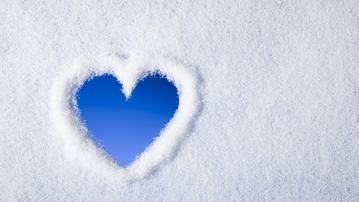 

Картинки любовь, сердечко на снегу скачать бесплатно обои высокого качества


