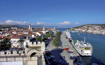 

Обои города 1680x1050 Трогир Хорватия Причал

