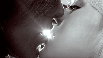 

Обои любовь влюбленные поцелуй

