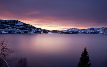 

Обои зима, замершее озеро, фото зимняя природа

