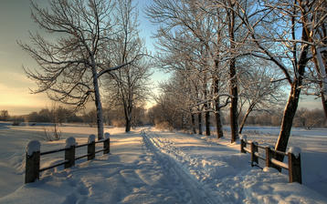 

Фото зима, заснеженная дорога, глубокие сугробы

